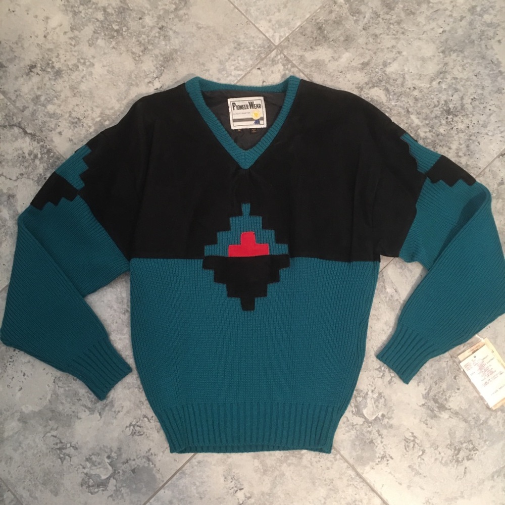 BEAUTIFUL VINTAGE SWEATER WITH SUEDE DESIGNS - NWT PIONEER WEAR